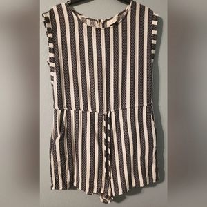 Universal threads size L romper